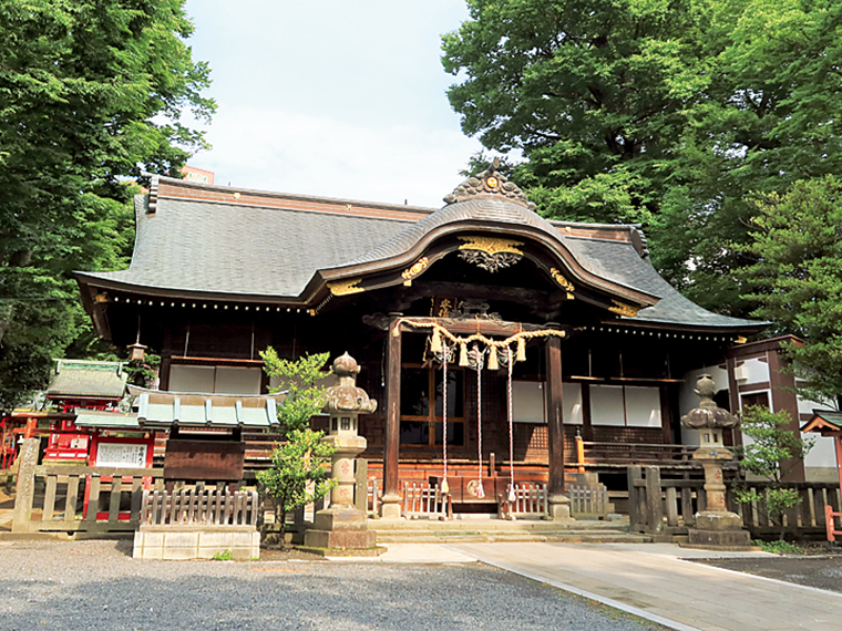 郡山駅前のほど近くに鎮座する。千年以上の歴史を持ち、郡山市民にも親しまれる