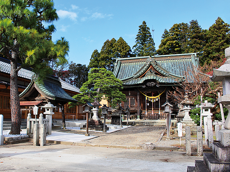 「相馬三妙見」の一つ。春には境内にある桜が咲き誇り、桜の名所としても知られる