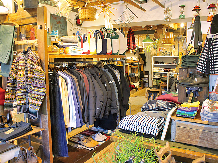 初売り期間中は商品購入の方に先着で福島市「うろこや」の「福甘納豆」をプレゼント
