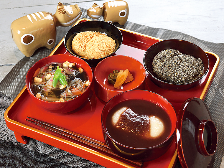 自家製の餅と会津地域の郷土料理・こづゆを味わえる「もち膳」(1,200円)