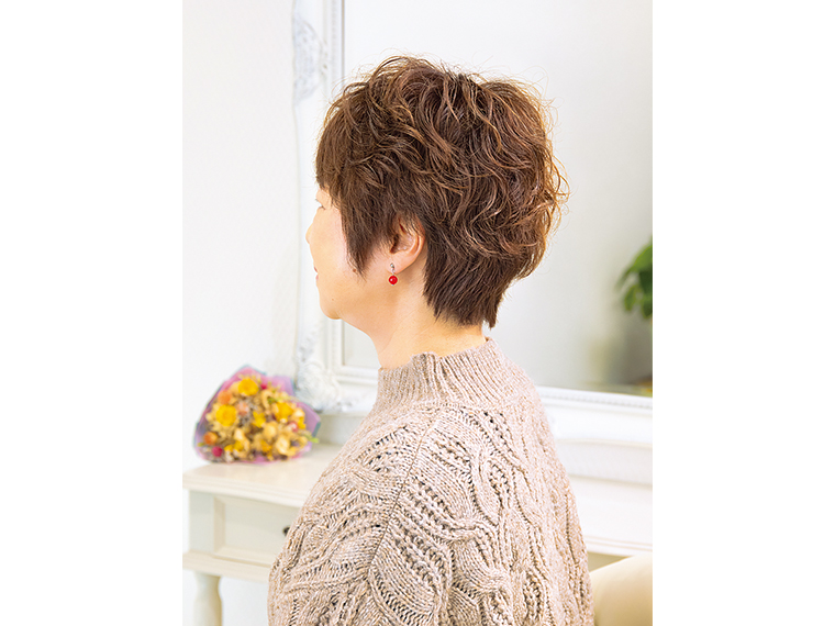 メッシュで白髪をぼかし立体的スタイルに