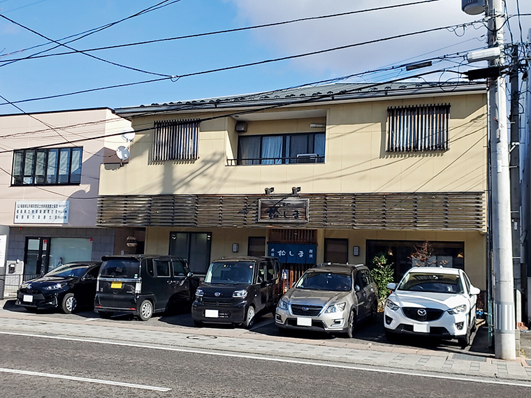 割烹や老舗蕎麦店のような落ち着いた佇まい