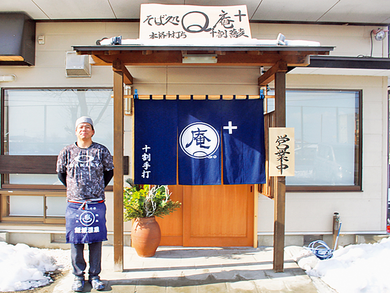 店長の柴田さん。気温や湿度に合わせ、毎日手打ちする