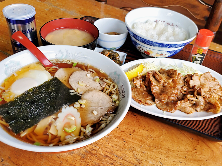 「焼肉定食」（850円）と「政宗ラーメン」（600円）をダブルオーダーしても1,450円の破格値