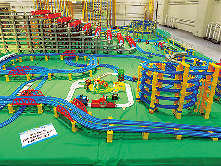 「鉄道おもちゃ展示」。好きな鉄道を探してみて