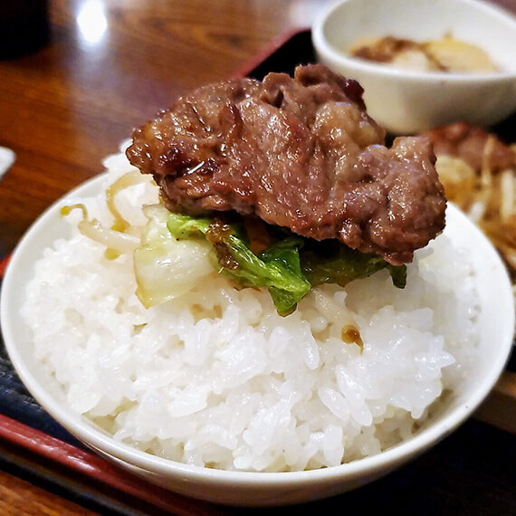ご飯茶碗にのせてジンギスカン丼に！