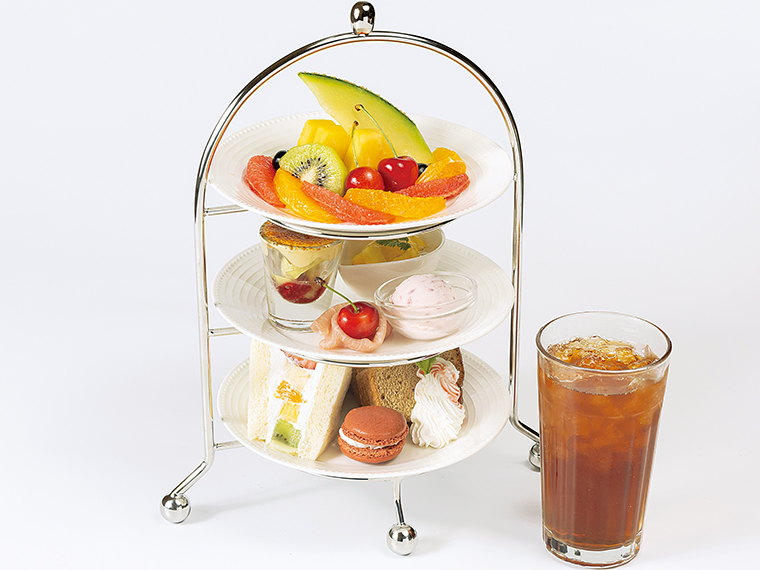 「果物屋さんのティセット(1人用・ドリンク付き)」(1,800円・店内飲食税込1,980円)