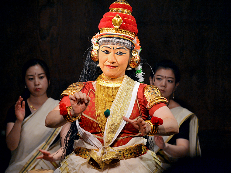 南インドの一人芝居「ナンギャールクートゥ」