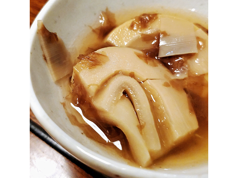 「筍の土佐煮」の優しい味付け。小鉢の内容は日によって変わります