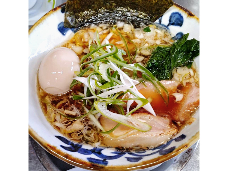 「中華そば（醤油）」（900円）。プラス150円で大盛りも可能