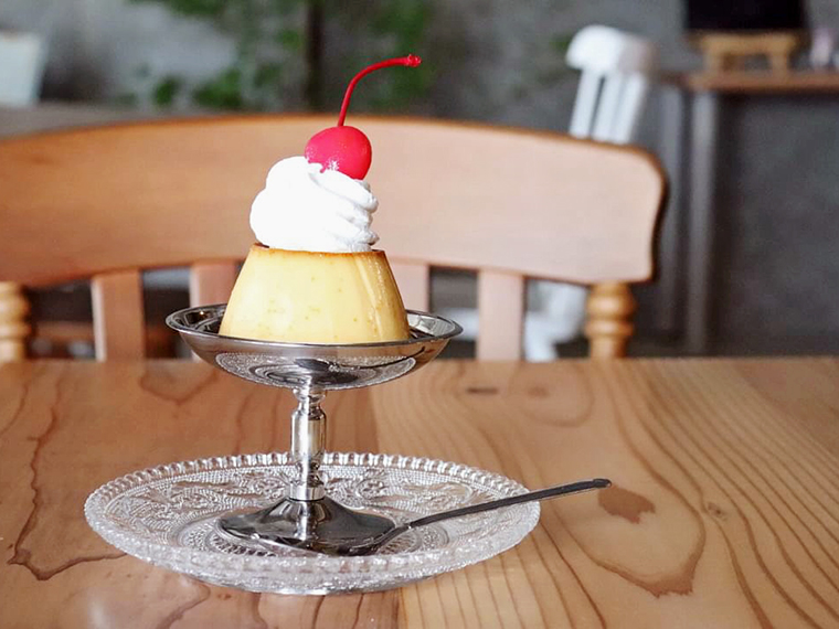 仙台の「花兄園(かけいえん)」で生産する卵を使った「花たまごのプリン」