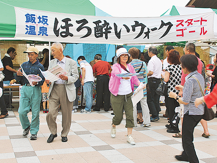 スタート＆ゴールは飯坂温泉駅前。各日22時30分まで豪華抽選会を行う