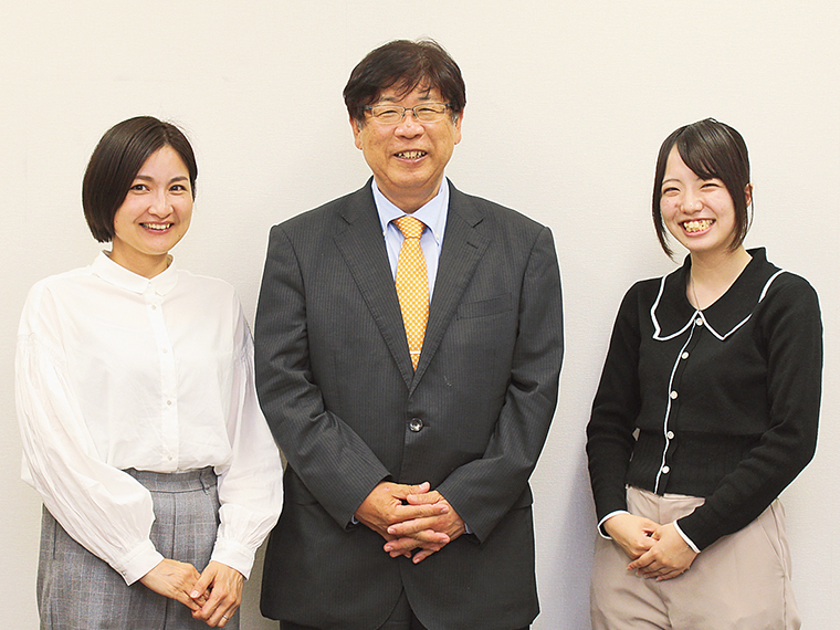 【中央】福島県産婦人科医会会長の本多つよし先生、【左】定期予防接種対象の娘がいる伊藤さん【右】キャッチアップ接種対象の佐々木さん