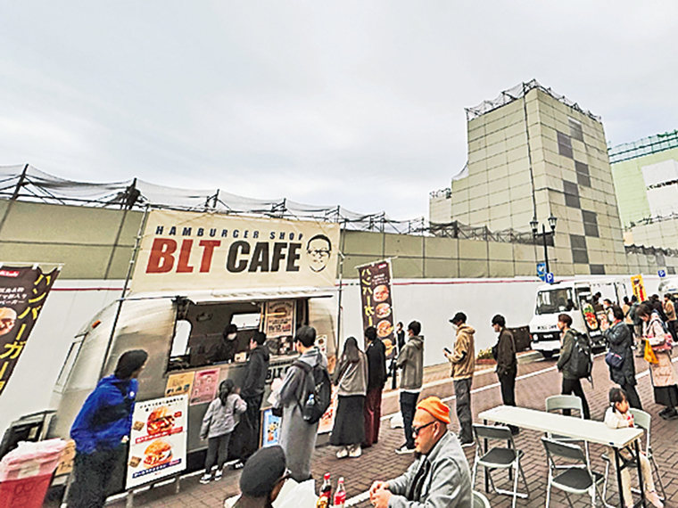 イベント開催イメージ。駅前がグルメで賑わう