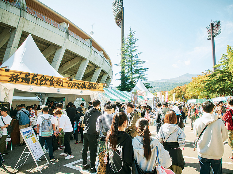 「PARK LIFE」エリアには様々な出店が立ち並ぶ