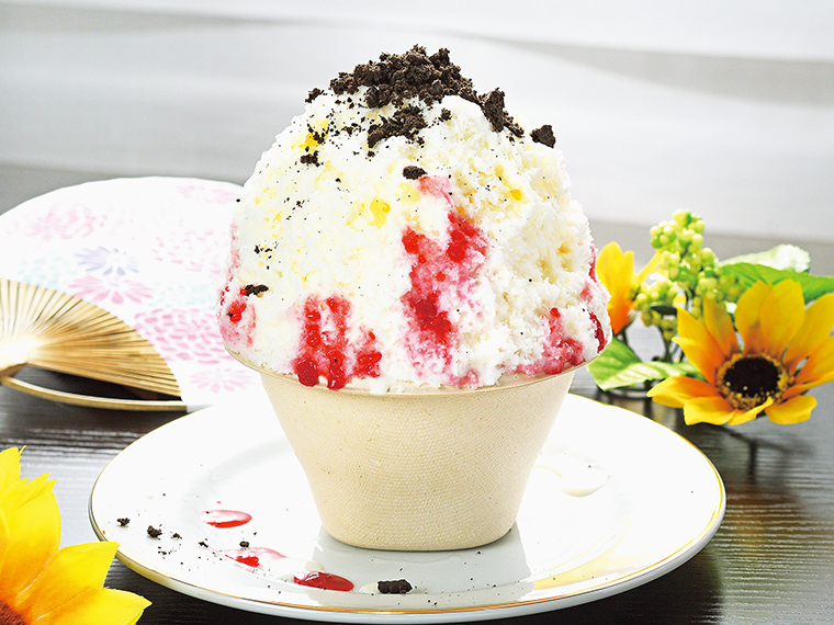 「レアチーズ」（1,000円）。氷の温度をマイナス3度に調整してから削るので、頭にキーンとしづらいのもうれしい。かき氷は8月末頃まで提供する