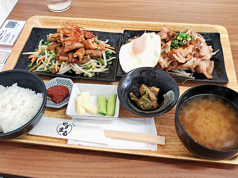 人気の焼肉とホルモンの競演!「やすまるスペシャルセット」(1,200円)