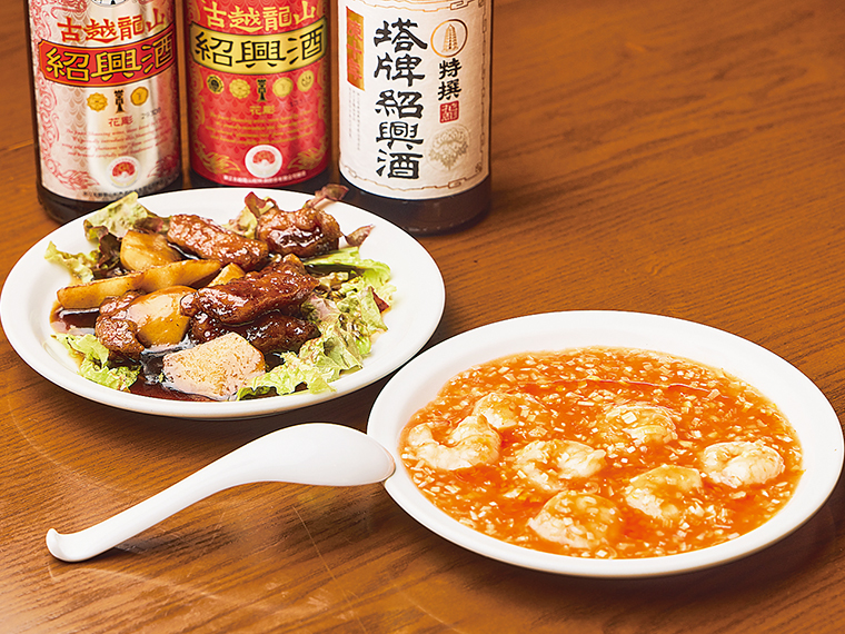 甘酸っぱいあんが魅力の「くろず酢豚」(950円・小)と、まろやかな辛さがクセになる「海老のチリソース煮」(1,100円・小)