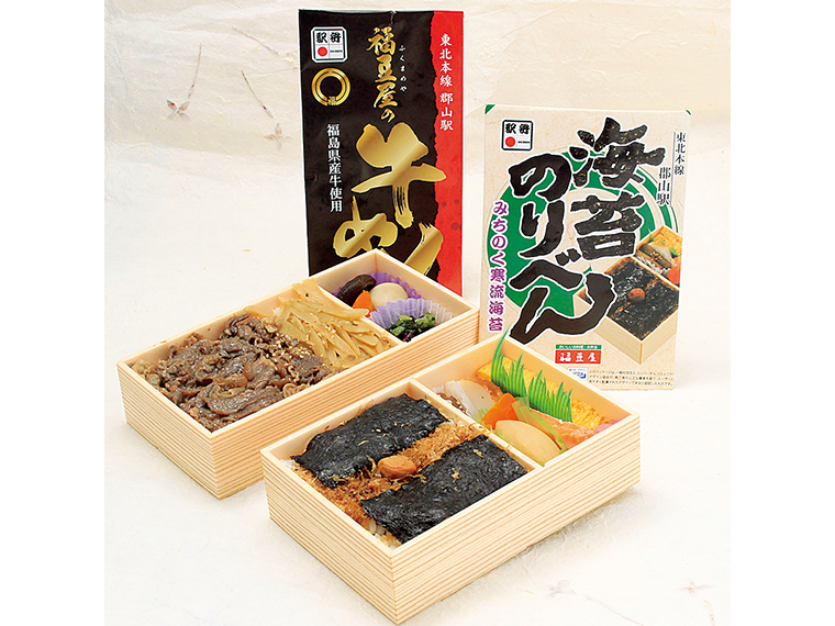 「海苔のりべん」(1,200円・手前)と「福豆屋の牛めし」(1,300円・奥)。郡山産のブランド米「あさか舞」を使用
