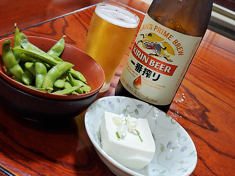 ビール愛のメモリー!(650円)供されたらラッキーなオーナー宅で採れた枝豆付き