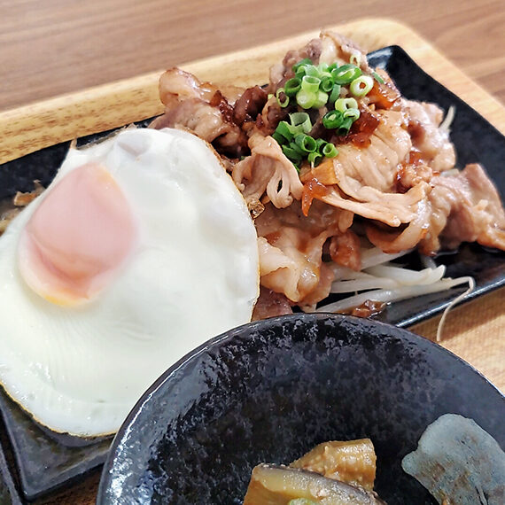 「鬼に金棒」に代わる新ことわざ「焼肉に目玉焼き」