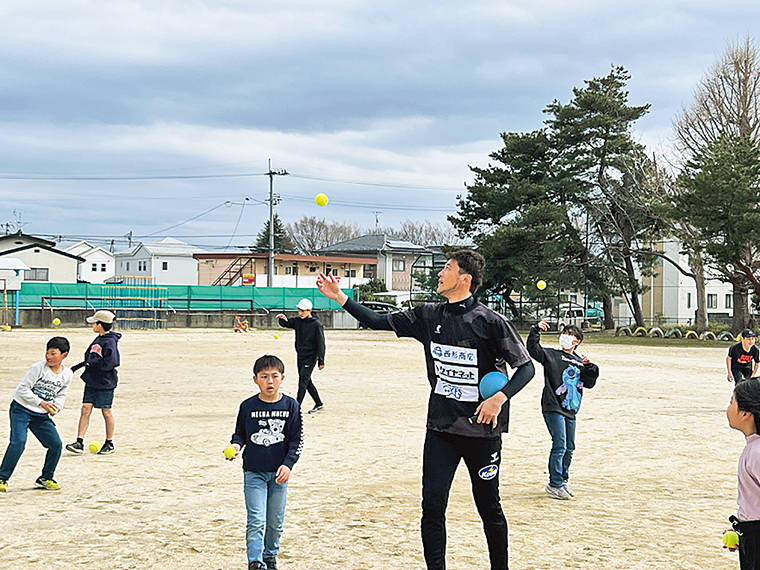 対象は小学2~6年生。様々なボールを使って楽しもう