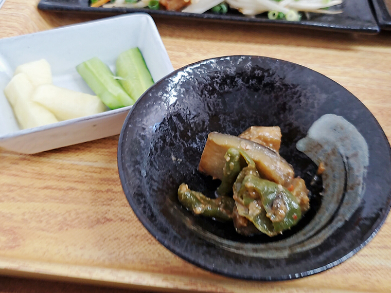 思わずビールを添えたくなる日替わりの小鉢