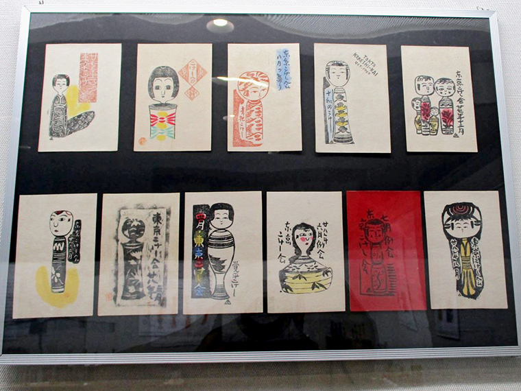 1枚1枚個性豊かに描かれた小版画も展示