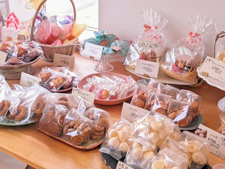 須賀川市に店を構える「りりぃ洋菓子店」。有名洋菓子店で長年パティシエを経験したオーナーが手がける多彩なスイーツが魅力