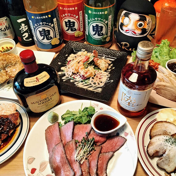 人気ナンバーワンのローストビーフをはじめ、多彩なメニューが揃う