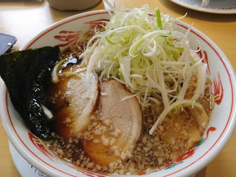 葱もチャーシューもスープも魅力的!「こってり醤油らーめん」(710円・部員提供)