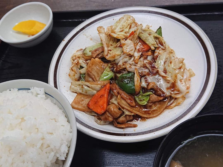 ライスが進まないわけがない!「回鍋肉定食」(900円・部員提供)