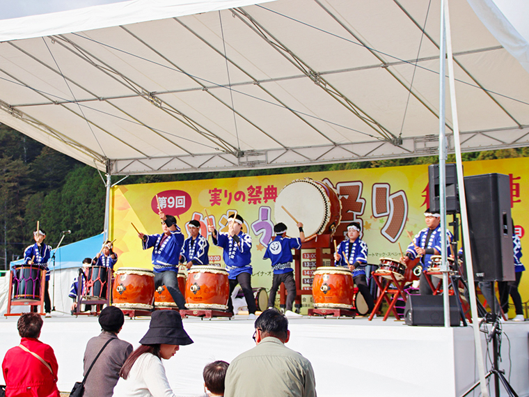 「川内太鼓」のステージ。迫力ある太鼓の音が響き渡る
