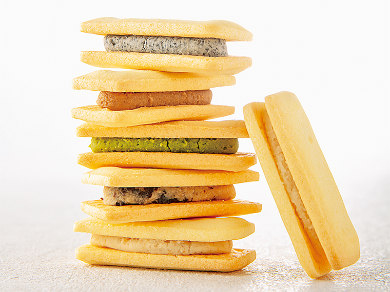 「生バターサンド」(4個入・750円~、8個入・1,610円~)