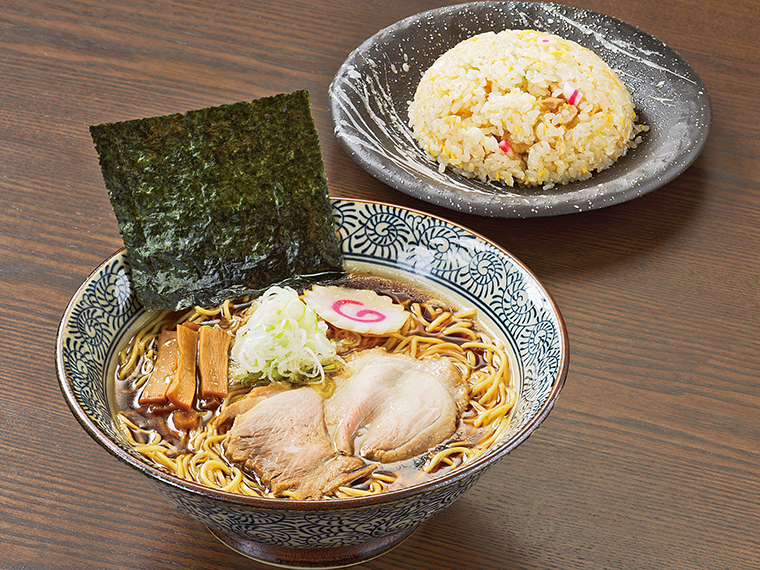 「中華そば(醤油)」(750円)、「チャーハン」(350円)