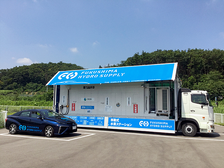 燃料電池自動車(FCEV)「MIRAI」と移動式水素ステーション