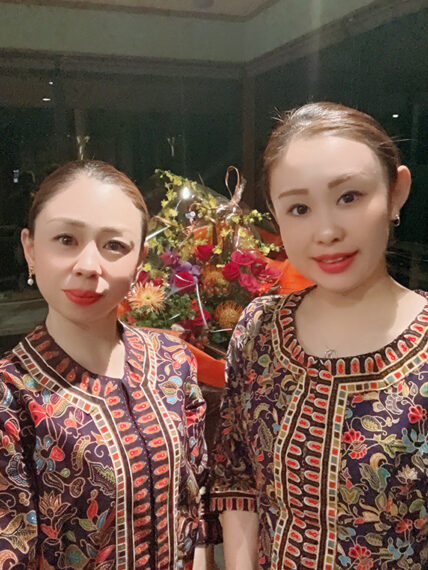 施術を行う静香さん・菜瑠美さん姉妹。明るい笑顔で出迎えてくれる