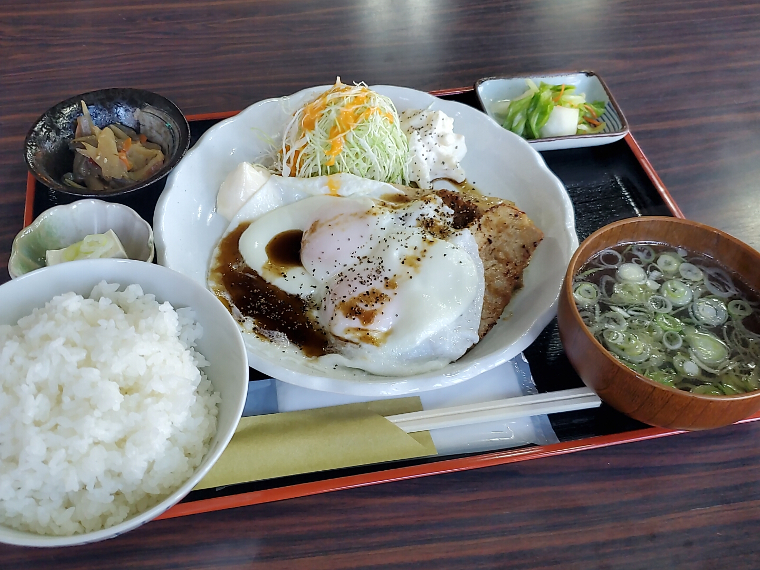 店主の好物を定食にした「タカ定食」（1,300円）