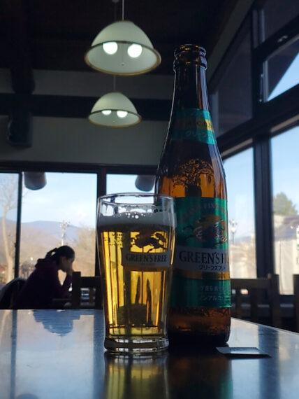 陽射しを透かしたノンアルビールの煌めき（600円）