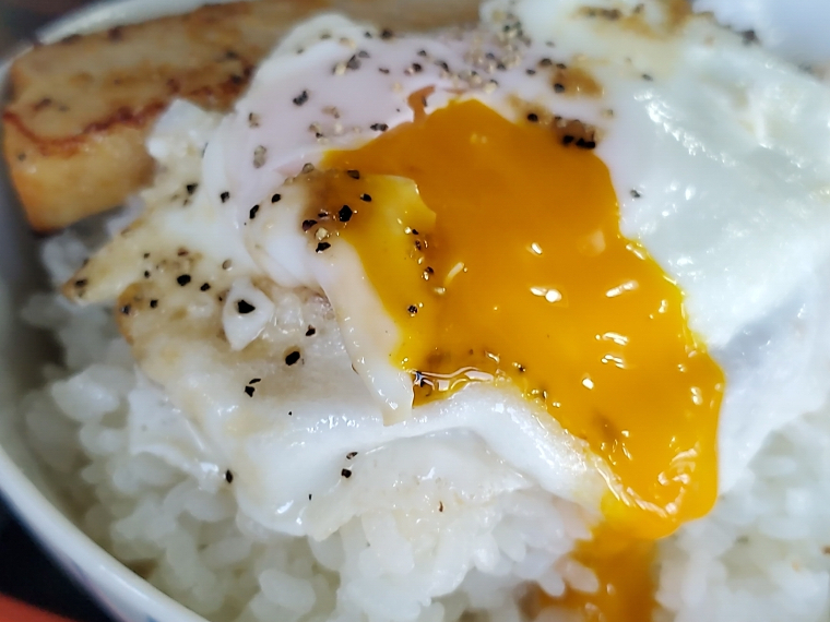 お盆の上の観光地「黄色一色沼」誕生！