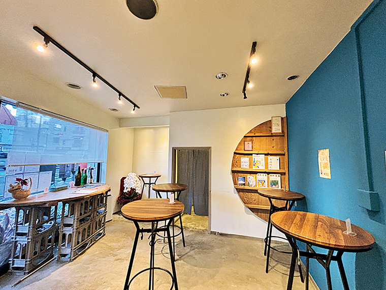 清潔感のある店内はカフェのような内装で女性に人気