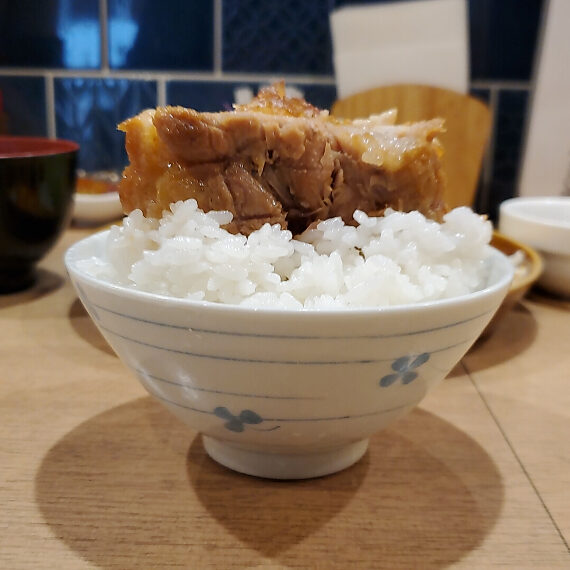 もはや「おいしいマウスピース」。神々しいチャーシューサイドアングル