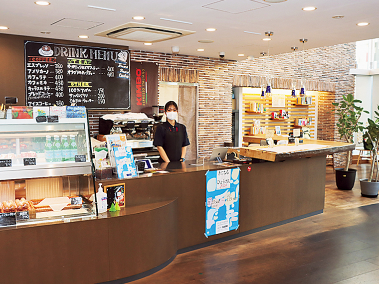 コーヒーなどドリンクも充実。パンと合わせて楽しもう