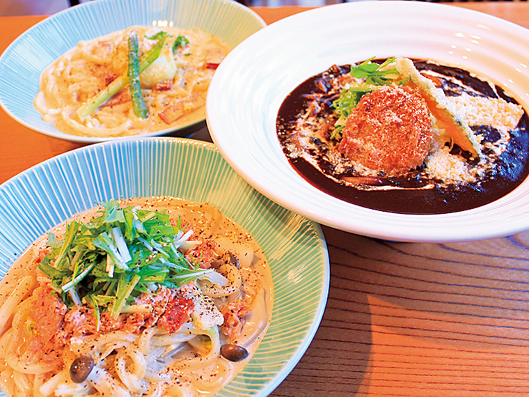 期間限定の「味噌クリームうどん」と人気メニューの「黒カレーうどん」、「カルボナーラうどん」