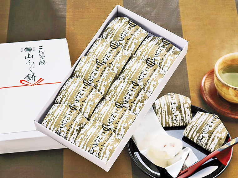 「山ふぐ餅」に、北海道産のきな粉と白ごまを練り込んだ「天領」(1個108円)や、「封元最中 寺西八カ条」もおすすめ