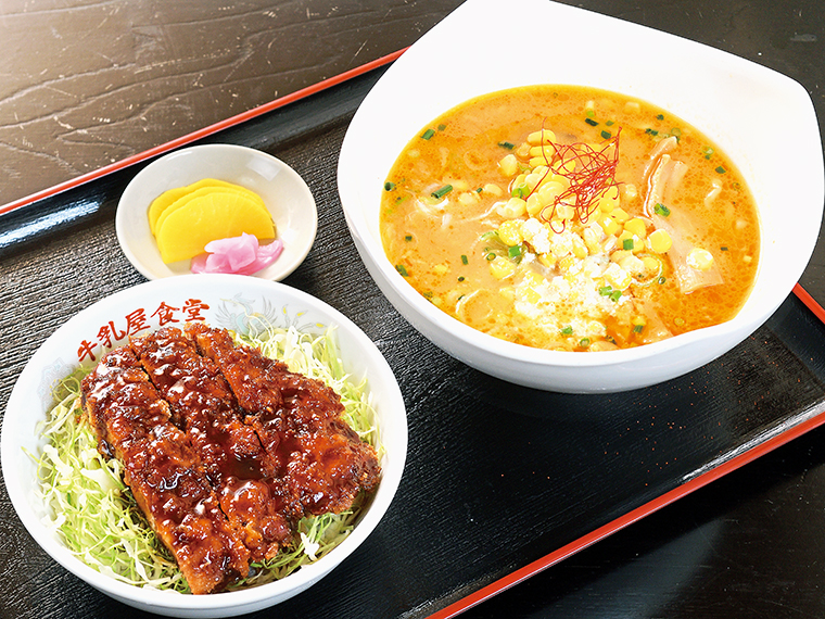 「Bセット」（1,350円）。会津ラーメン1人前と選べるミニソースカツ丼のセット。プラス400円で「ミルクみそラーメン」にチェンジできる（写真は「ミルクみそラーメン」）