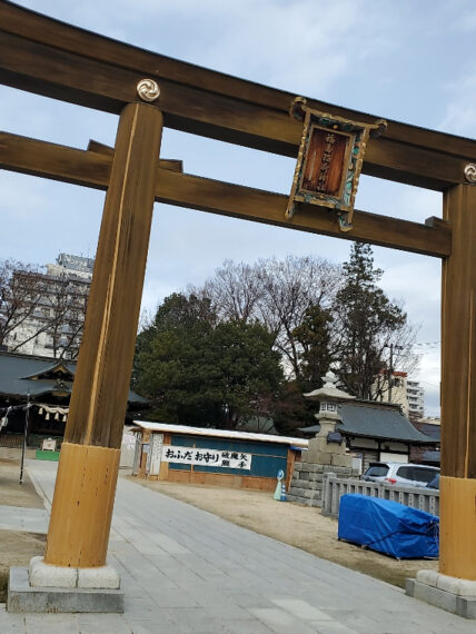 神豚まえに神社へお参り