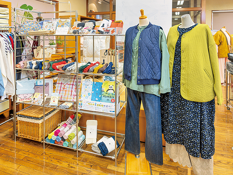 ナチュラルな洋服や「コンテックス」製品も人気