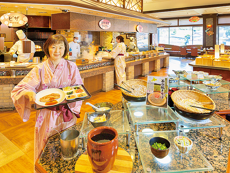 約30種の料理とデザートを楽しむランチバイキング（※季節によりメニューは異なる）