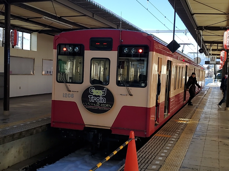 情緒ある飯坂電車で定食遠足も良いものですよ